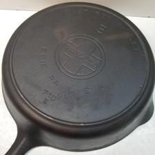 Ca. 1909-1929 No.9 GRISWOLD Slant Logo 