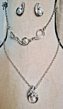 Rhinestone Faux Pearl Jewelry Set Necklace Bracelet & Earrings Silver Tone picture