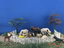 Lot of 24 figures, farm animals, snakes, fences and two Britains Trees, plastic picture