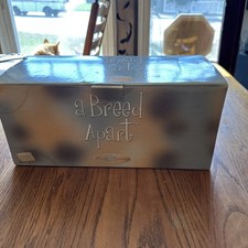 a breed apart cat figurine Brand New ￼￼ picture