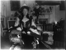 Photo:Mrs Stuyvesant Fish 1906 seated portrait reception room picture