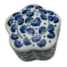 Vintage Blue And White Porcelain Trinket Jewlery Box 4.25