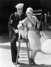 James Hall leading man Clara Bow appear a bulldog who is masc- 1928 Old Photo picture