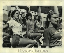 1976 Press Photo Part of East Jefferson High School life, dance team practices. picture