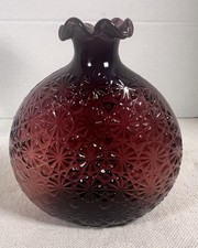 VTG Clevenger Brothers Ruffled Amethyst Daisy and Button Glass Bud Vase, READ picture