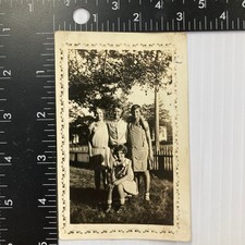 Young People Group Portrait 1930s Snapshot Photograph Decorative Border Kids picture
