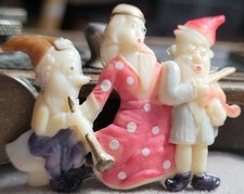 Vintage Plastic SNOW WHITE AND TWO DWARFS Novelty Pin Brooch Made In Japan picture