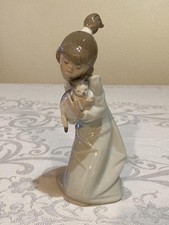 Vintage Lladro Figurine Girl With Sleeping Kitten 5712 picture