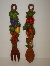 VNT 1976 SYRCO Fork & Spoon w/ Vegies & Fruits 2 Piece Plastic Wall Plaque USA picture