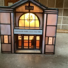 HERSHEY STAINED GLASS -Chocolate Town 1996-post Office - 3 Lights-RUDY BROS. picture