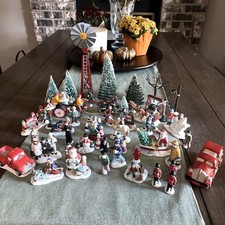 Christmas Village Figures Lot Unbranded ?O'Well Christmas Valley? 45+ Pieces picture