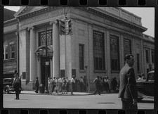 Photo:Citizens National Bank Street Scene 1930s Men Cars Bank Building picture