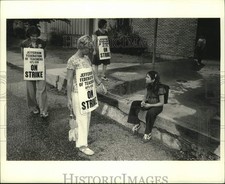 1979 Press Photo Teachers during Jefferson Parish School Board strike picture