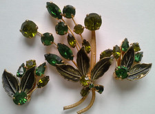 WEISS Beautiful Green Floral Spray Enamel Rhinestone Weiss Pin Earring Set picture