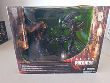 McFarlane Toys Movie Maniacs Series 5 Alien & Predator Deluxe Boxed Set 2002 picture