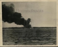 1942 Press Photo Smoke rises from Wotje Atoll in the Marshall Islands picture