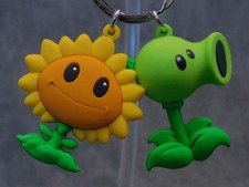 Plants vs Zombies NEW * Sunflower and Peashooter Clip * Blind Bag Key Monogram picture