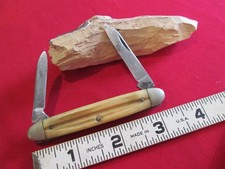 VTG Q STEEL Queen 2 Blade Equal End Winter Bottom Bone Knife 1958 - 60 (Cracks) picture