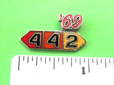 1969 69 ( 442 ) OLDSMOBILE - hat pin , lapel pin , tie tac , hatpin GIFT BOXED picture