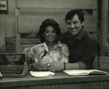 1988 Press Photo Sonya Manzano and Emilio Delgado on Sesame Street, on PBS. picture