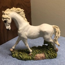 Pretty Lipco Vintage White Horse Figurine cast Resin 5.5