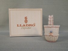 Lladro Caprichos #1557 White with Pink Lace Basket Retired picture