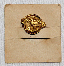 ORIGINAL WWII US ARMY HONORABLE DISCHARGE LAPEL PIN ON THE ORIGINAL CARD picture