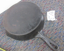 Antique Vintage Wagner #9 cast iron skillet pan 9B w/ arch arc logo & heat ring picture