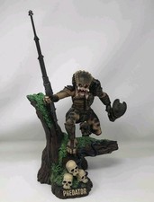 Predator Statue - 1994 Kenner 20th Century Fox Cinemacast  #3792 - SEALED IN BOX picture