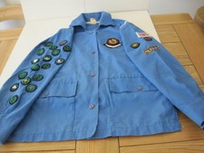 VINTAGE 60's GIRL GUIDE UNIFORM 4th PLYMSTOCK PLYMOUTH LOTS OF BADGES PROP picture