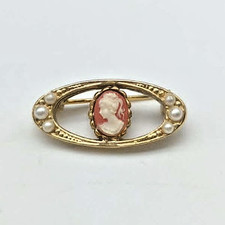 Vntg Small Cameo Brooch Pink/Peach Celluloid Faux Pearls Gold Tone 1928 Designs picture