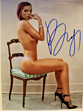 Autographed 8.5x11 - Photo - Bella Thorne - Model/Actress  + COA picture