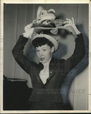 1949 Press Photo Dancer Iva Kitchell with Hats - nox27376 picture