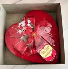 New Sealed Vtg 1982 Brachs Valentine Chocolate Box Flower Top Satin Heart w/Box picture