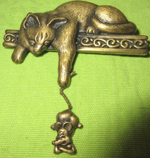 JJ Jonette Cat with Dangling Mouse Brooch Antique Gold Tone Kitty NEW w/o TAGS picture