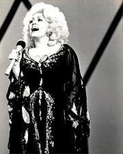 LMPE43 Original Photo DOLLY PARTON CONCERT IN 1970s BOB MACKIE BUTTERFLY DRESS picture