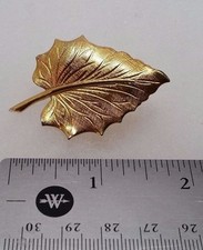 Gold Toned Small Leaf Lapel Pin Button Brooch Nice picture