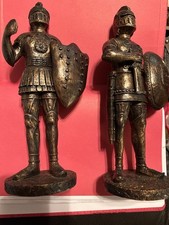 2pc Metal Knight Figurines on Bases w/ Shields Antique Bronze Finish Unboxed picture