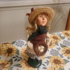 Byers Choice Carolers 2009  Farm Girl with Nest of 3 Eggs & Straw Hat Xmas UEC picture