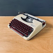 Vintage 1960s Olympia Splendid 33 Portable. Functional. Excellent Condition. picture
