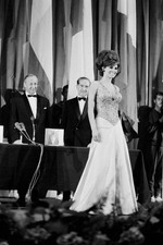 actress Raquel Welch at the closing night of the Cannes Film Festi- Old Photo picture