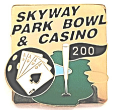 Skyway Park Bowl Casino Bowling Four Aces Playing Cards Pin Washington Souvenir picture