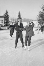 Eddie Fisher Debbie Reynolds ice skating Grossinger's where t- 1955 Old Photo picture