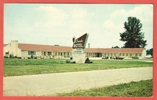 LINCOLN MOTEL, U.S. 40, MARSHALL, ILLINOIS -1957 Postcard - Razed 2012 picture