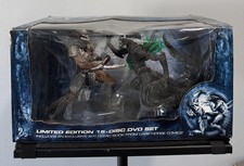 Alien vs Predator Ultimate Showdown Collectors Set AVP Figurines only NO DVD picture