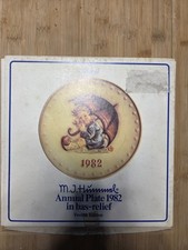 ​[1982] Vintage M.J. Hummel Goebel Annual Plate Bas Relief in Box picture