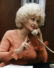 Dolly Parton as Doralee on telephone 1980 Nine to Five 8x10 inch photo picture