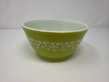Vintage Pyrex 402 Spring Blossom Crazy Daisy Lime Green Mixing Bowl, 1 1/2 Quart picture