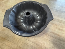 Wilton Sunflower Bundt Cake Pan Non-Stick Fluted 9.75