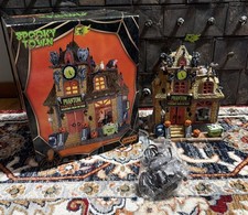 Lemax Spooky Town Phantom Parcel & Post Halloween Lighted Village House #45667 picture
